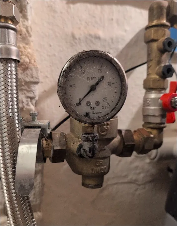 water pressure gauge